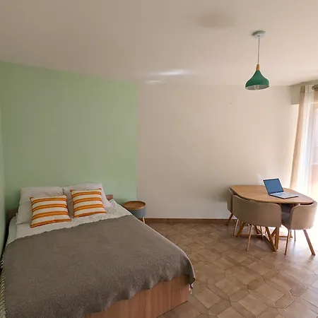 In Near Sea And Centre Daire *